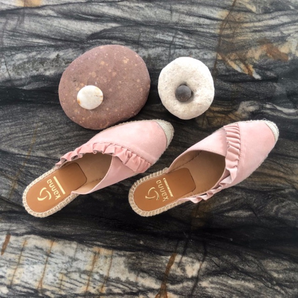 Kanna Eleganza blush suede slides. New in box